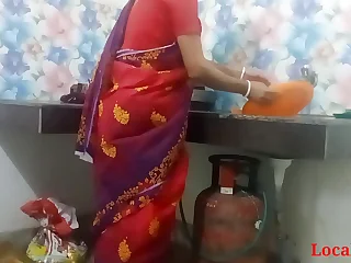 Desi Bengali desi Village Indian Bhabi Pantry Sex In Red Saree ( Official Video By Localsex31)