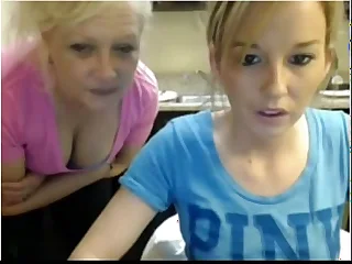 MOTHER AND DAUGHTER SHOW TITS ON CAM - instagramcamgirl.com