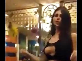 lebanese non-specific dancing with respect to the coffe shop