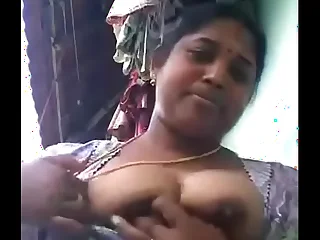 VID-20180623-PV0001-Vikravandi (IT) Tamil 37 yrs age-old partial to hot and sexy housewife aunty Mrs. Eswari showing her boobs sex porn video-1